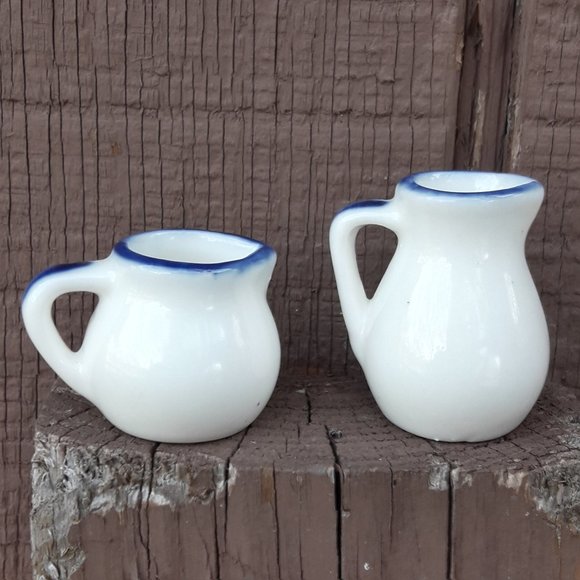Vintage Ceramic Mini Pitchers Dollhouse Set of 2 Flowers Heart Blue w Handles - Picture 2 of 8